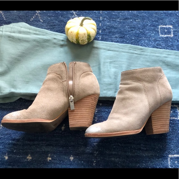 Tan Booties 👢 - Picture 4 of 5